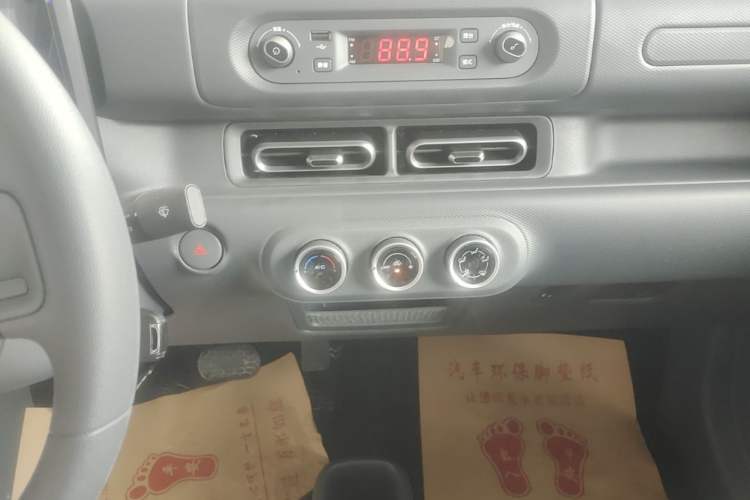 Used Wuling Zhiguang New Energy 2025 Standard Model Audio And AC Panel