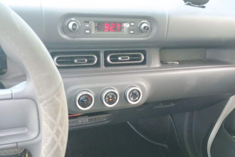 Used Wuling Zhiguang New Energy 2025 Model 305km Ambitious Edition Audio And AC Panel