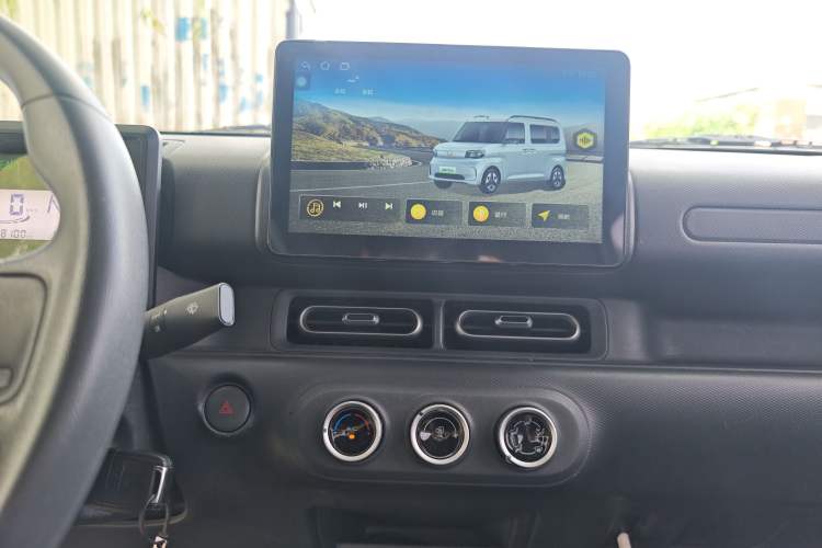 Used Wuling Zhiguang New Energy 2025 Standard Model Audio And AC Panel