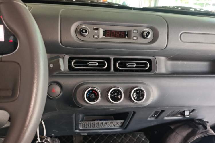 Used Wuling Zhiguang New Energy 2025 Comfort Model Audio And AC Panel