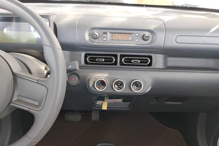 Used Wuling Zhiguang New Energy 2025 Comfort Model Audio And AC Panel