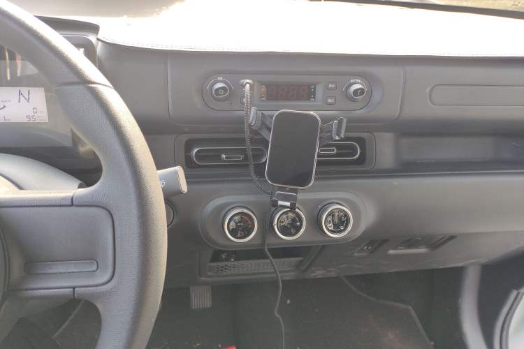 Used Wuling Zhiguang New Energy 2025 Standard Model Audio And AC Panel