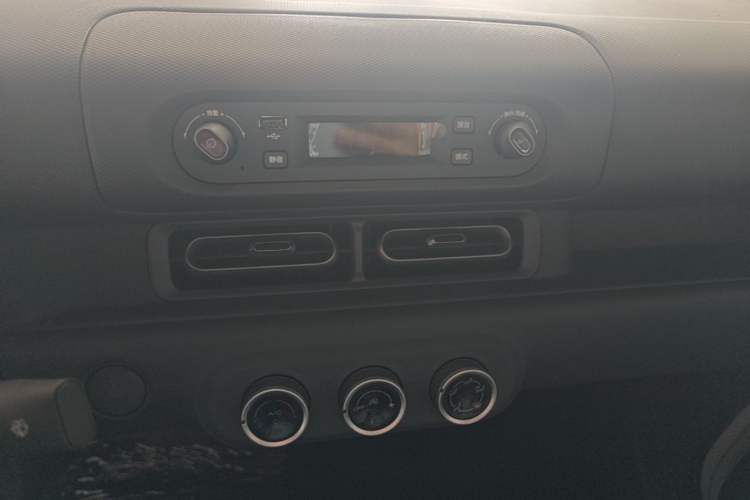 Used Wuling Zhiguang New Energy 2025 Model 305km Ambitious Edition Audio And AC Panel