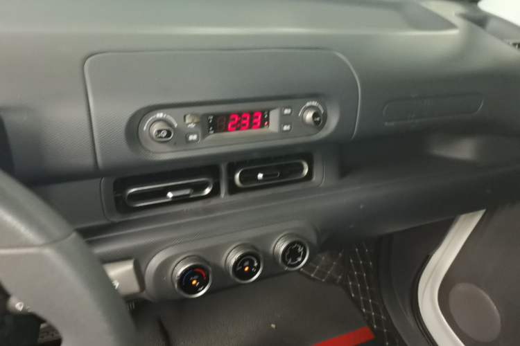 Used Wuling Zhiguang New Energy 2025 Standard Model Audio And AC Panel