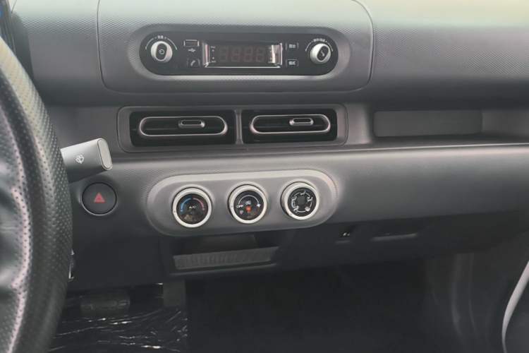 Used Wuling Zhiguang New Energy 2025 Model 305km Ambitious Edition Audio And AC Panel