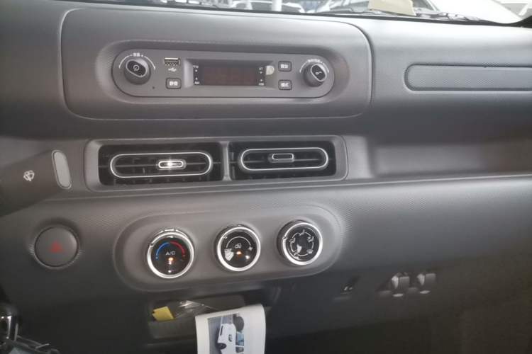 Used Wuling Zhiguang New Energy 2025 Standard Model Audio And AC Panel