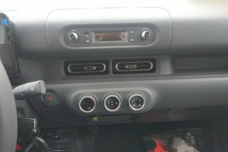 Used Wuling Zhiguang New Energy 2025 Model 305km Ambitious Edition Audio And AC Panel
