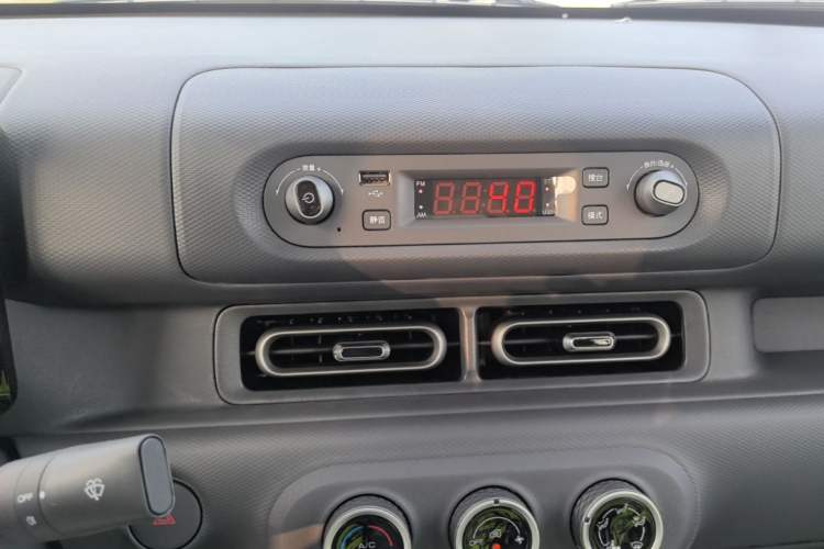 Used Wuling Zhiguang New Energy 2025 Model 305km Ambitious Edition Audio And AC Panel