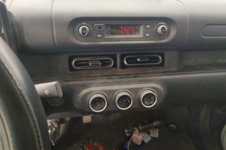 Used Wuling Zhiguang New Energy 2025 Standard Model Audio And AC Panel