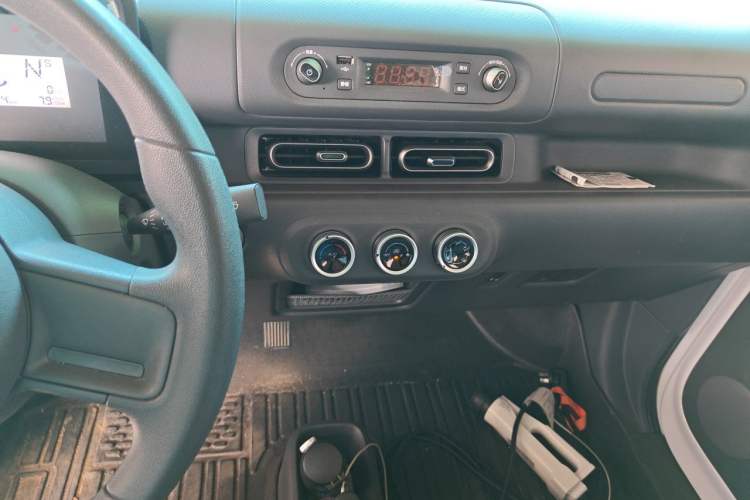 Used Wuling Zhiguang New Energy 2025 Standard Model Audio And AC Panel