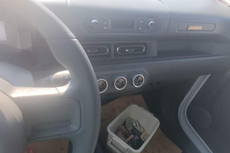 Used Wuling Zhiguang New Energy 2025 Standard Model Audio And AC Panel