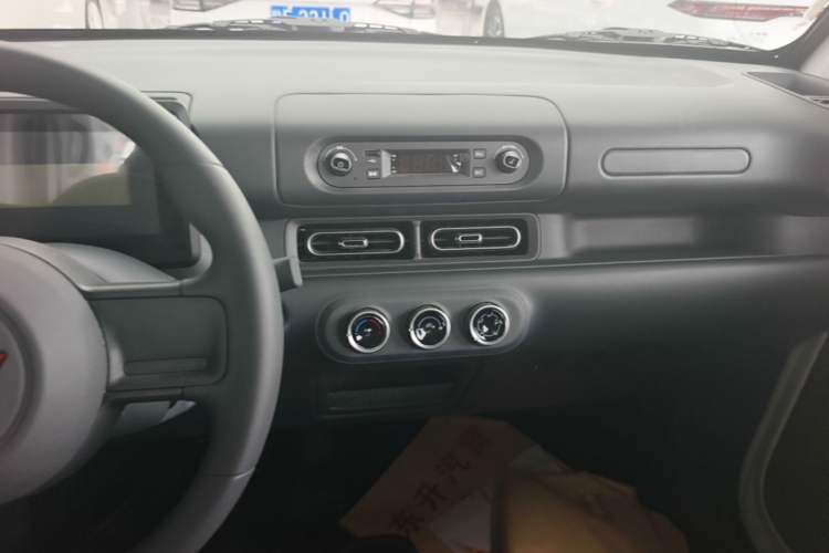 Used Wuling Zhiguang New Energy 2025 Standard Model Audio And AC Panel