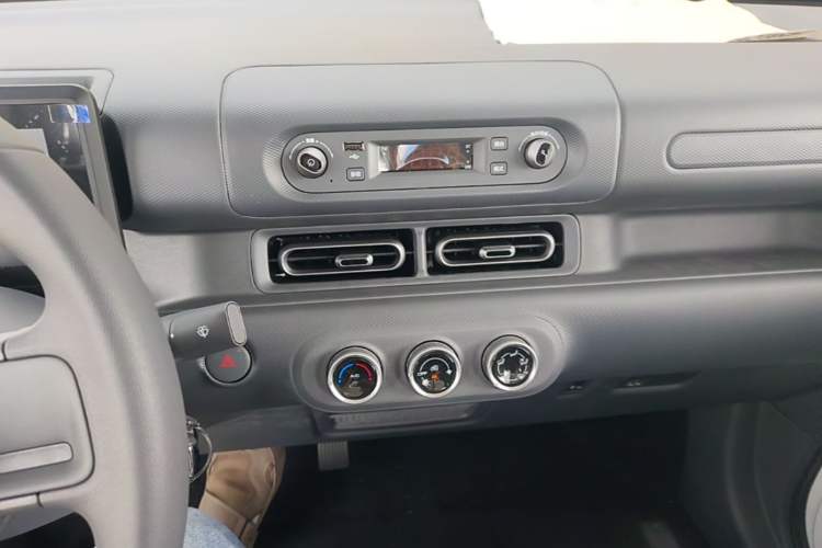 Used Wuling Zhiguang New Energy 2025 Comfort Model Audio And AC Panel