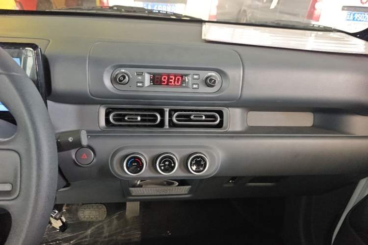 Used Wuling Zhiguang New Energy 2025 Model 305km Ambitious Edition Audio And AC Panel