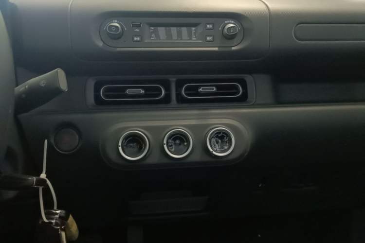 Used Wuling Zhiguang New Energy 2025 Comfort Model Audio And AC Panel