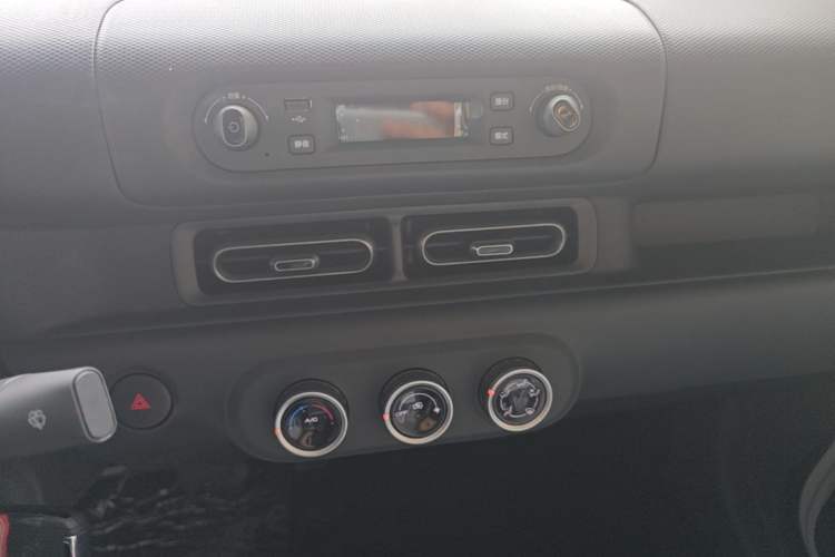 Used Wuling Zhiguang New Energy 2025 Model 305km Ambitious Edition Audio And AC Panel
