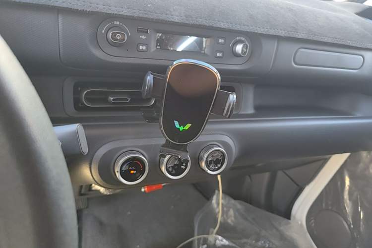 Used Wuling Zhiguang New Energy 2025 Comfort Model Audio And AC Panel