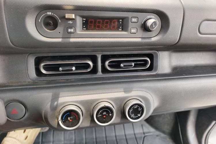 Used Wuling Zhiguang New Energy 2025 Comfort Model Audio And AC Panel
