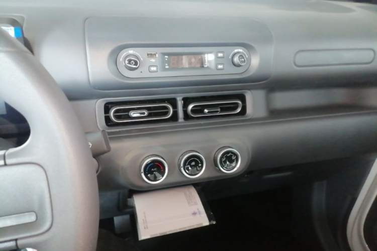Used Wuling Zhiguang New Energy 2025 Comfort Model Audio And AC Panel
