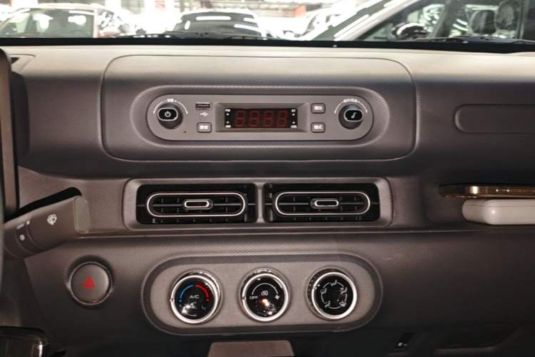 Used Wuling Zhiguang New Energy 2025 Comfort Model Audio And AC Panel