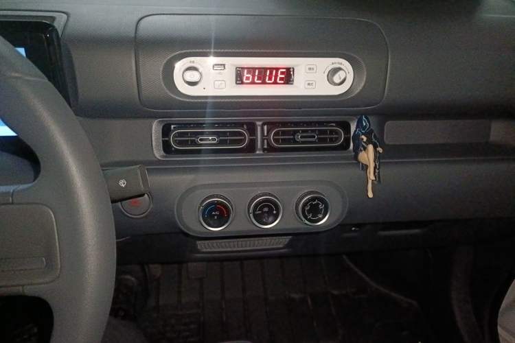Used Wuling Zhiguang New Energy 2025 Model 305km Ambitious Edition Audio And AC Panel