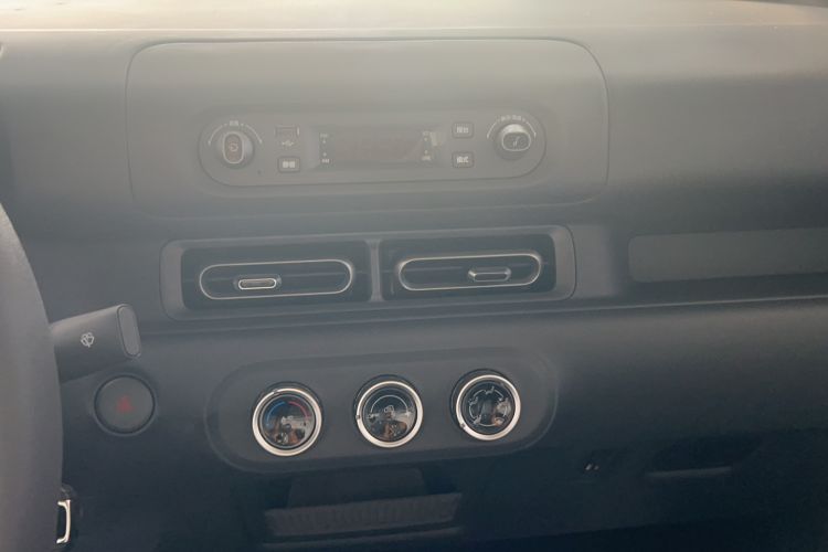 Used Wuling Zhiguang New Energy 2025 Model 305km Ambitious Edition Audio And AC Panel