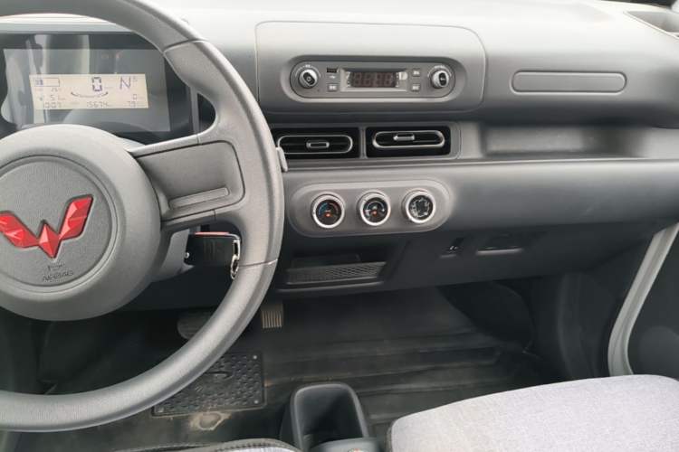 Used Wuling Zhiguang New Energy 2025 Comfort Model Audio And AC Panel