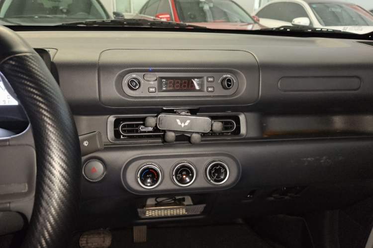 Used Wuling Zhiguang New Energy 2025 Comfort Model Audio And AC Panel