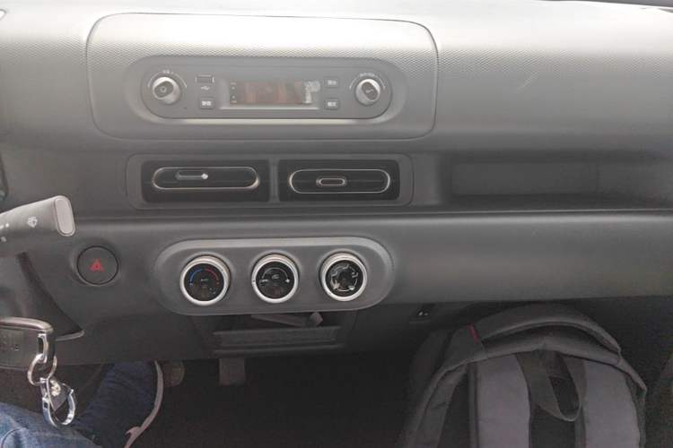 Used Wuling Zhiguang New Energy 2025 Model 305km Ambitious Edition Audio And AC Panel