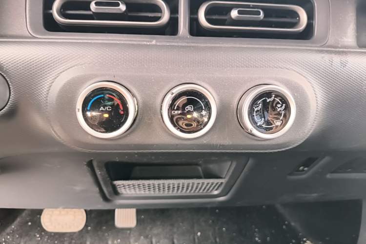 Used Wuling Zhiguang New Energy 2025 Comfort Model Audio And AC Panel