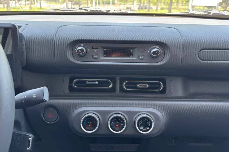 Used Wuling Zhiguang New Energy 2025 Comfort Model Audio And AC Panel