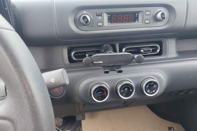 Used Wuling Zhiguang New Energy 2025 Model 305km Ambitious Edition Audio And AC Panel
