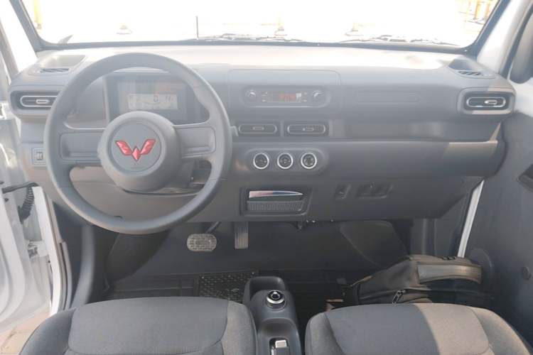 Used Wuling Zhiguang New Energy 2025 Standard Model Center Console