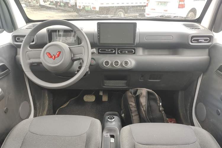Used Wuling Zhiguang New Energy 2025 Standard Model Center Console