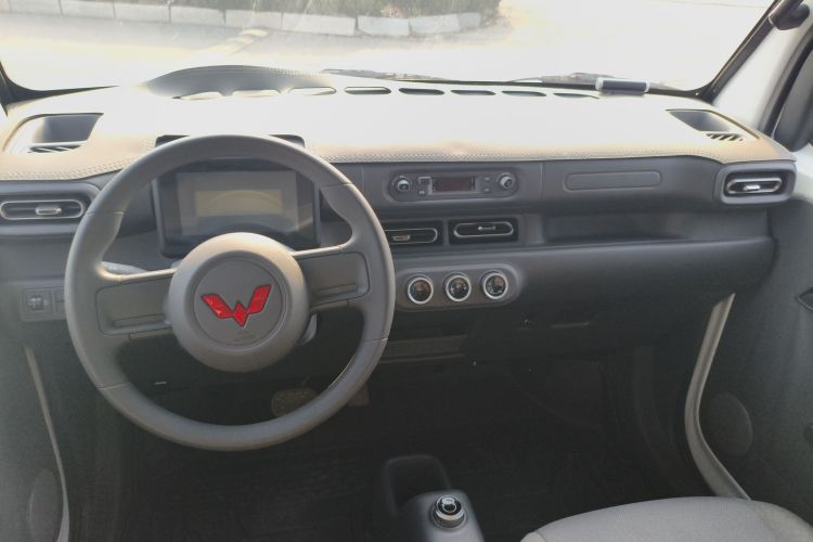 Used Wuling Zhiguang New Energy 2025 Standard Model Center Console