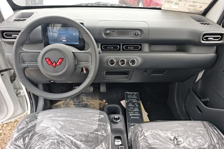 Used Wuling Zhiguang New Energy 2025 Model 305km Ambitious Edition Center Console