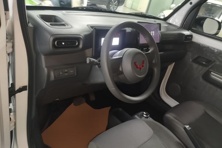 Used Wuling Zhiguang New Energy 2025 Standard Model Center Console