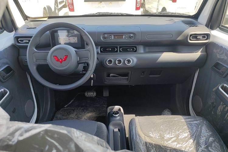 Used Wuling Zhiguang New Energy 2025 Comfort Model Center Console