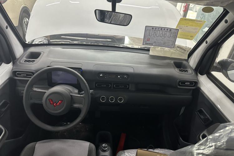 Used Wuling Zhiguang New Energy 2025 Model 305km Ambitious Edition Center Console