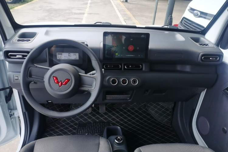 Used Wuling Zhiguang New Energy 2025 Standard Model Center Console