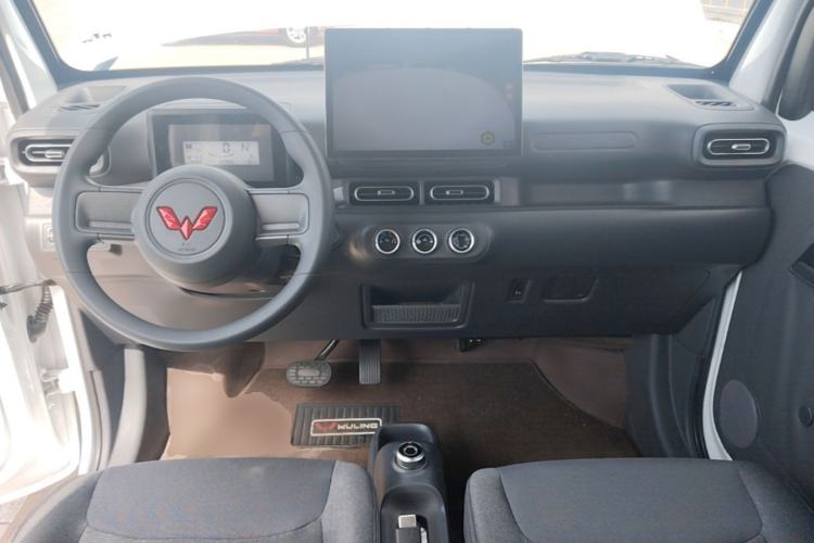 Used Wuling Zhiguang New Energy 2025 Comfort Model Center Console