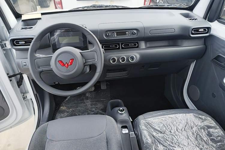 Used Wuling Zhiguang New Energy 2025 Standard Model Center Console
