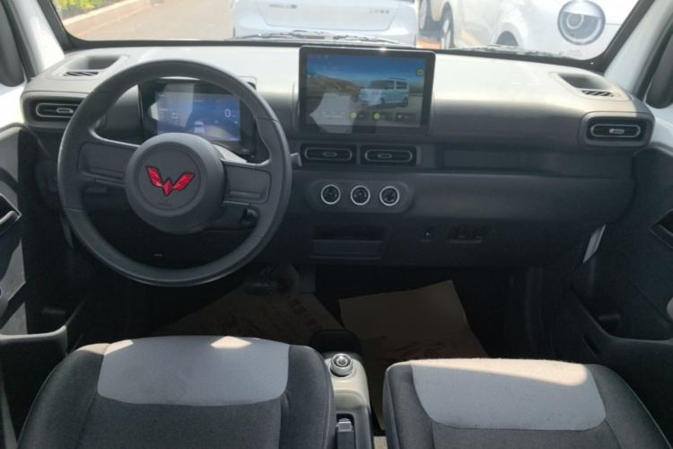 Used Wuling Zhiguang New Energy 2025 Model 305km Ambitious Edition Center Console