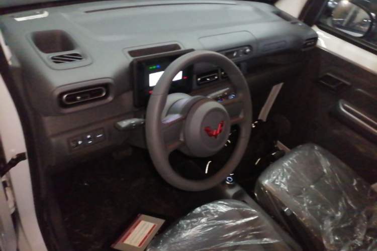 Used Wuling Zhiguang New Energy 2025 Comfort Model Center Console