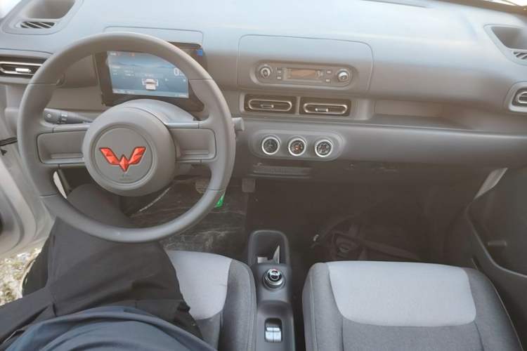 Used Wuling Zhiguang New Energy 2025 Model 305km Ambitious Edition Center Console