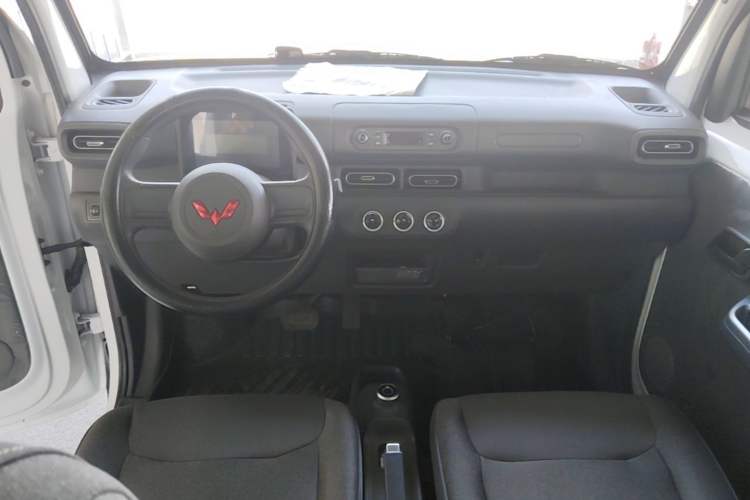 Used Wuling Zhiguang New Energy 2025 Comfort Model Center Console