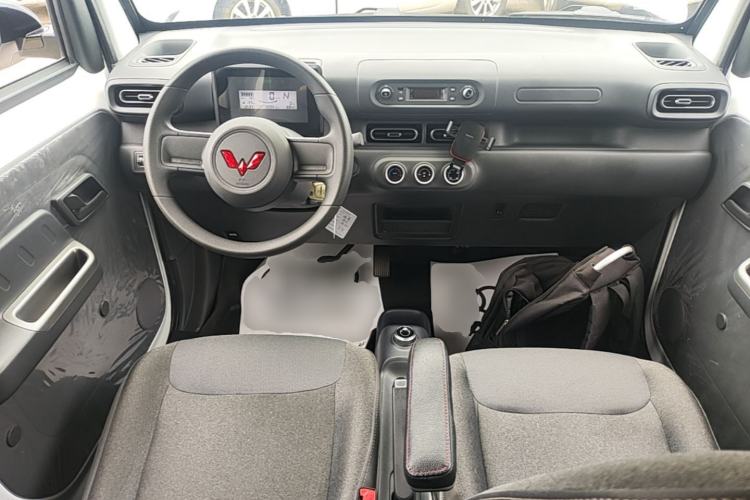 Used Wuling Zhiguang New Energy 2025 Standard Model Center Console