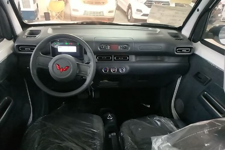 Used Wuling Zhiguang New Energy 2025 Standard Model Center Console