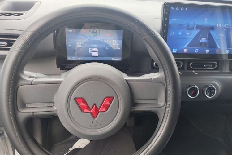 Used Wuling Zhiguang New Energy 2025 Model 305km Ambitious Edition Center Console
