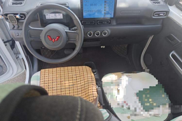 Used Wuling Zhiguang New Energy 2025 Standard Model Center Console